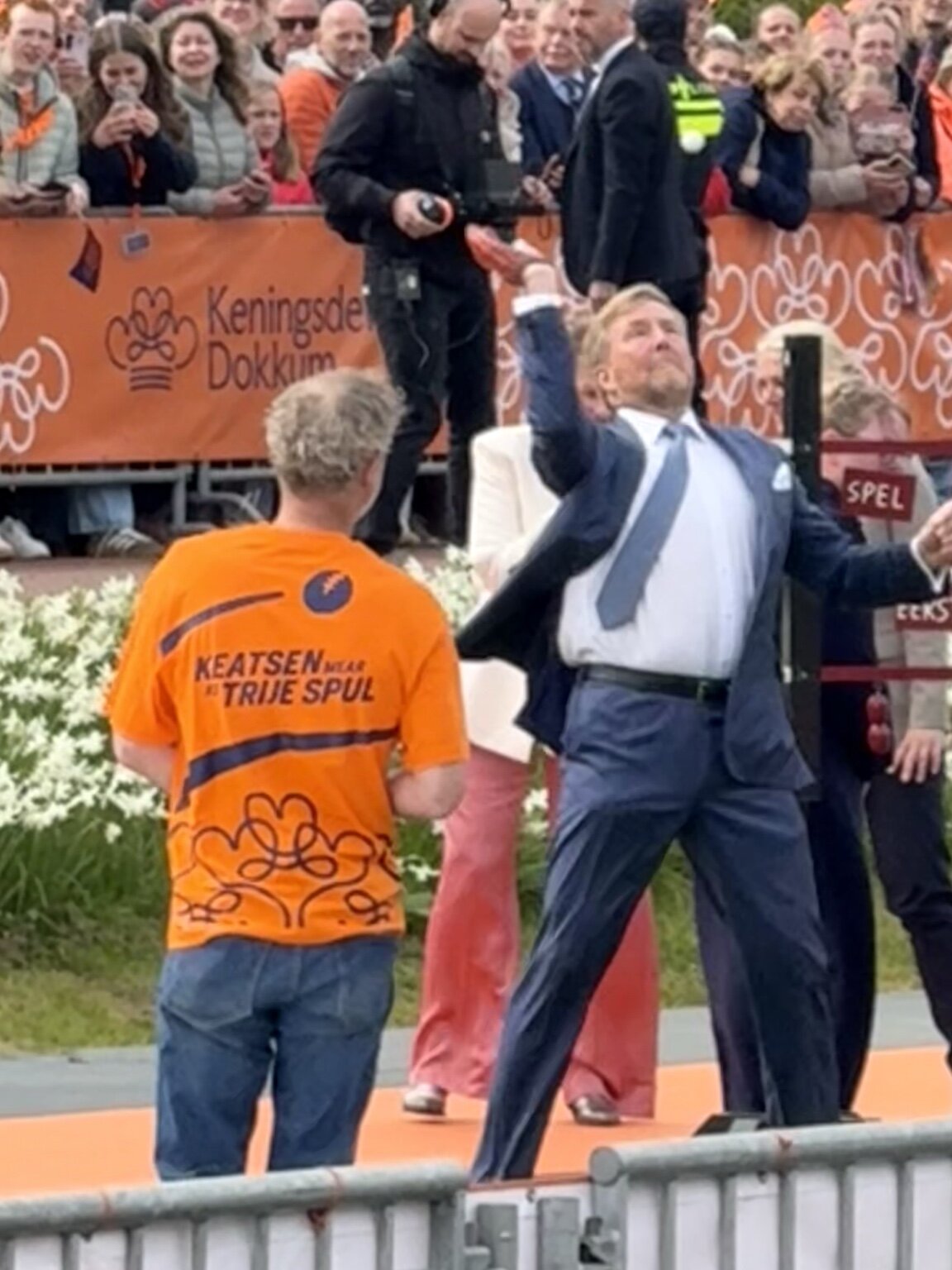 König Willem-Alexander nimmt an einem Festspiel teil